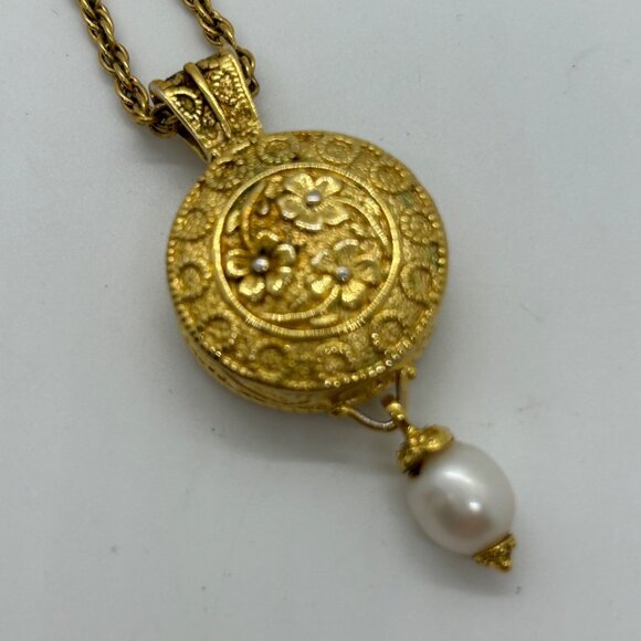 Gold Tone Pendant Watch Necklace With Faux Pearl Drop Floral Roman Working READ - Picture 4 of 10
